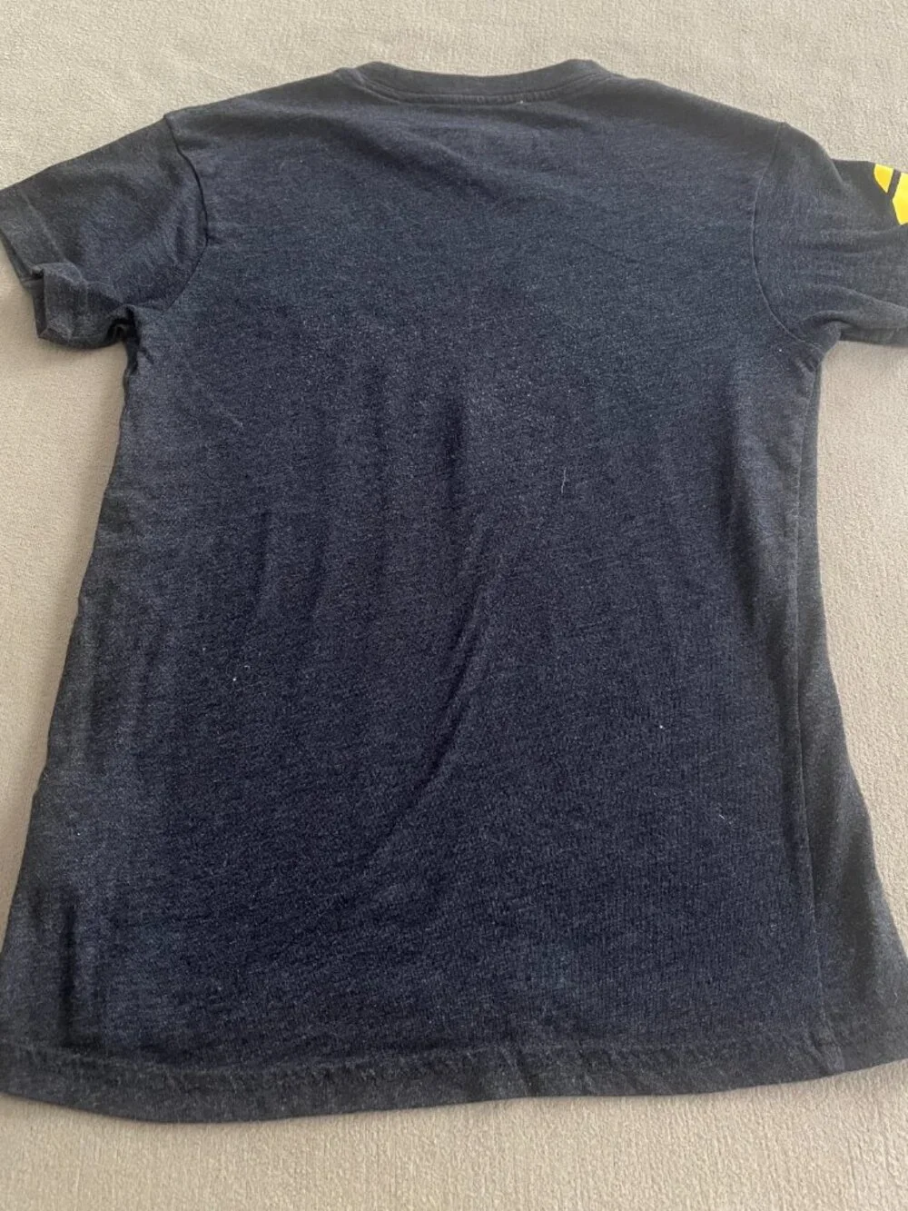 Babolat Boys/Girls Black/Gray Tee Short Sleeves Size 10-12 Years.
